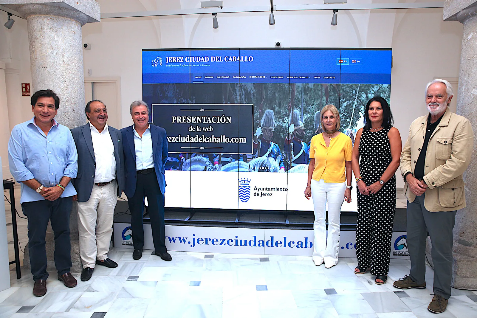 Foto de familia de la presentación de Jerez Ciudad del Caballo